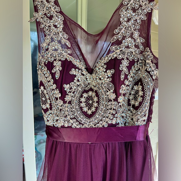 🌅FORMAL PROM DRESS Burgundy/Gold Lace Beaded Tulle-Gem Embroidered Dress•Size 7 - Picture 2 of 11